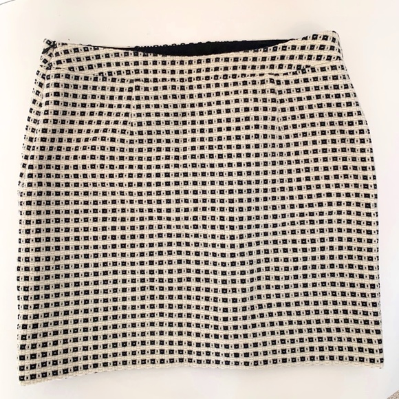 Banana Republic Dresses & Skirts - BANANA REPUBLIC WOOL SKIRT. SIZE 6.